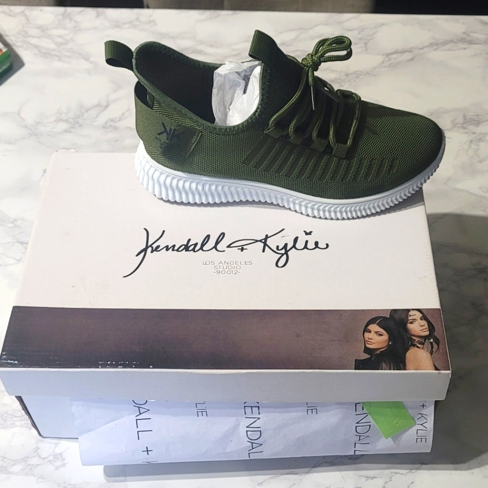 Kendall + Kylie Women's Ezora Green sneakers